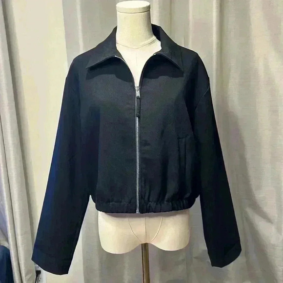 🧨Zara like new  cropped black bomber jacket. Size L - Picture 2 of 8